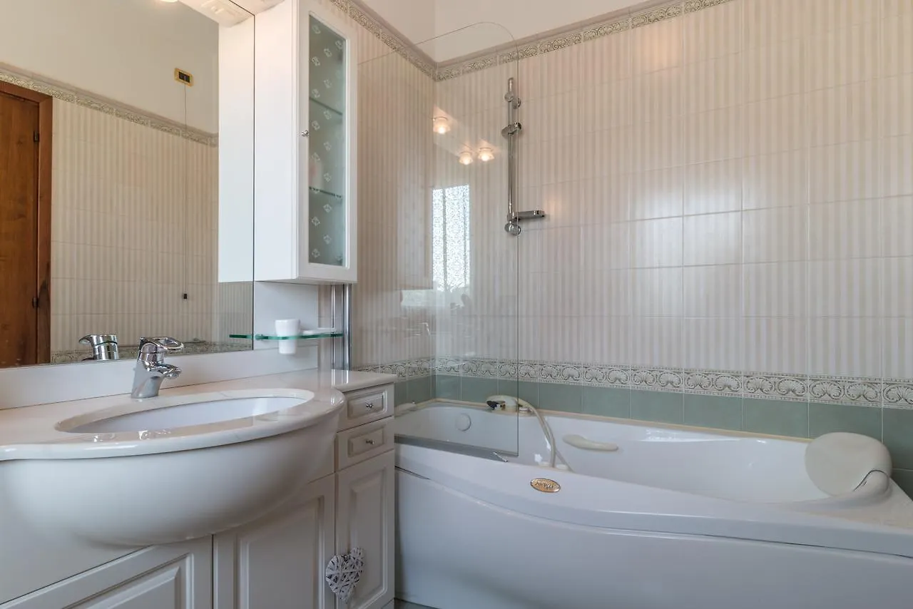 Casa Bibi Villa Cartiera Reali