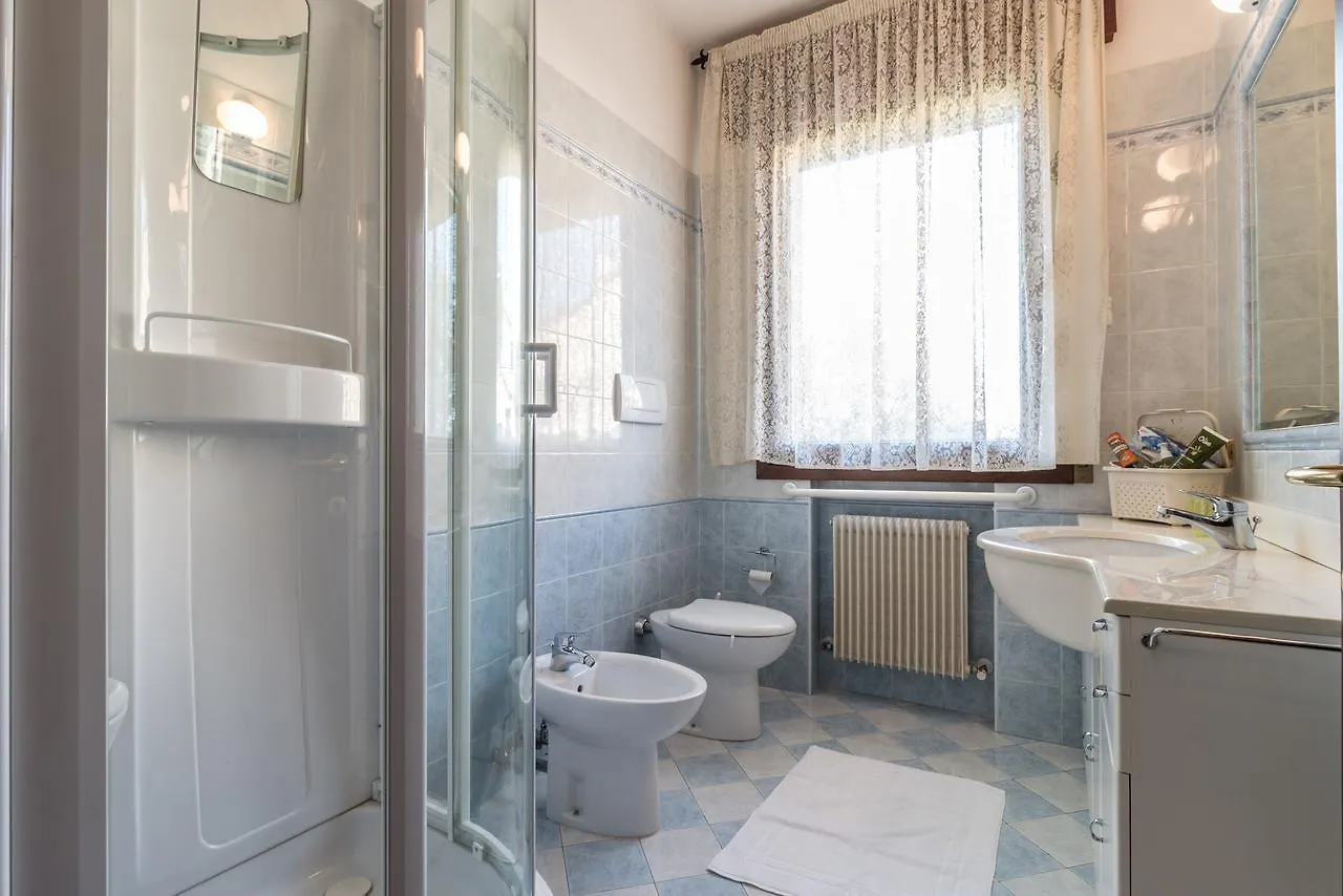 Casa Bibi Villa Cartiera Reali 0*,