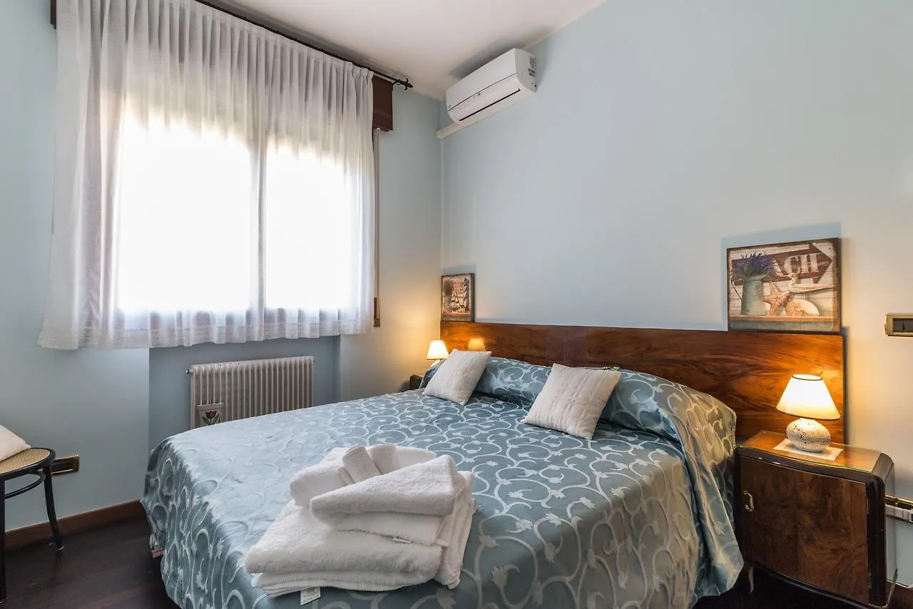 Casa Bibi Villa Cartiera Reali 0*,